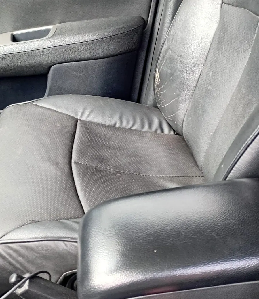 Después: asiento del acompañante tapizado a nuevo