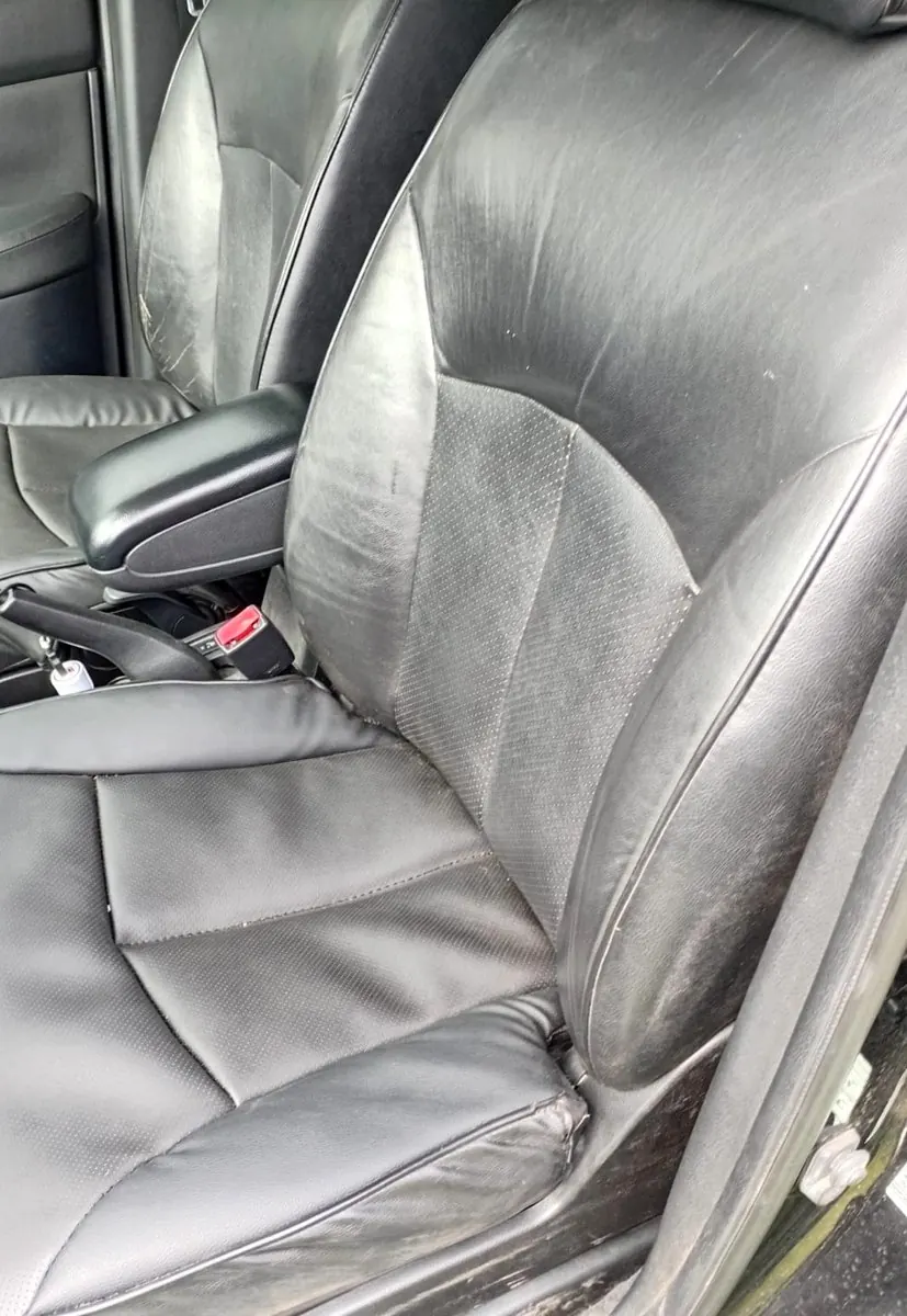 Después: asiento del conductor tapizado a nuevo